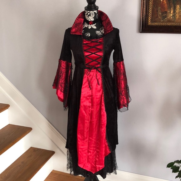 Divine vampiress - Picture 1 of 7